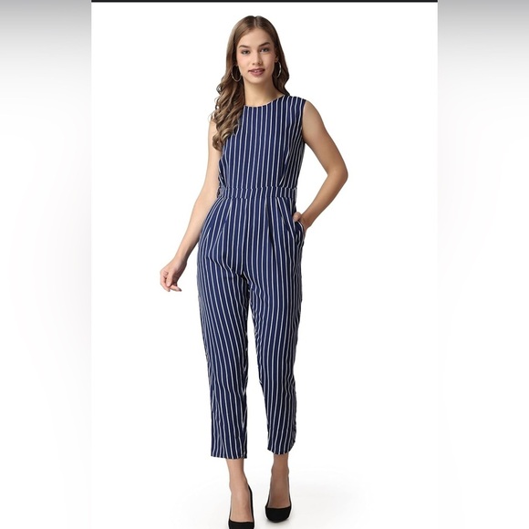 ✨Host pick ✨Chic Striped Sleeveless Jumpsuit NWOT - Picture 1 of 11